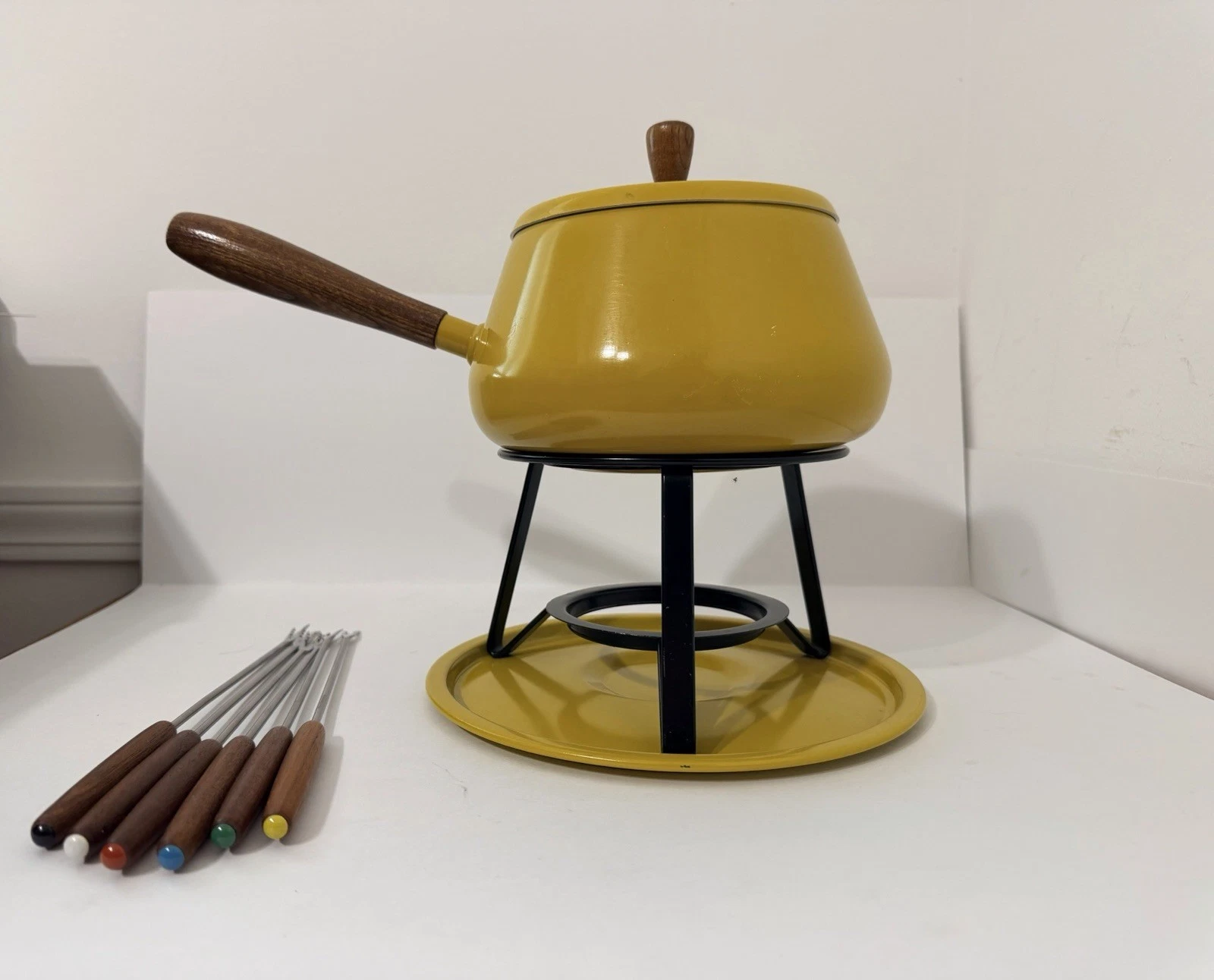 Vintage MCM Mustard Yellow Enamel Fondue Pot Set 60s-70s Cheese Warmer Party
Opens in a new window o