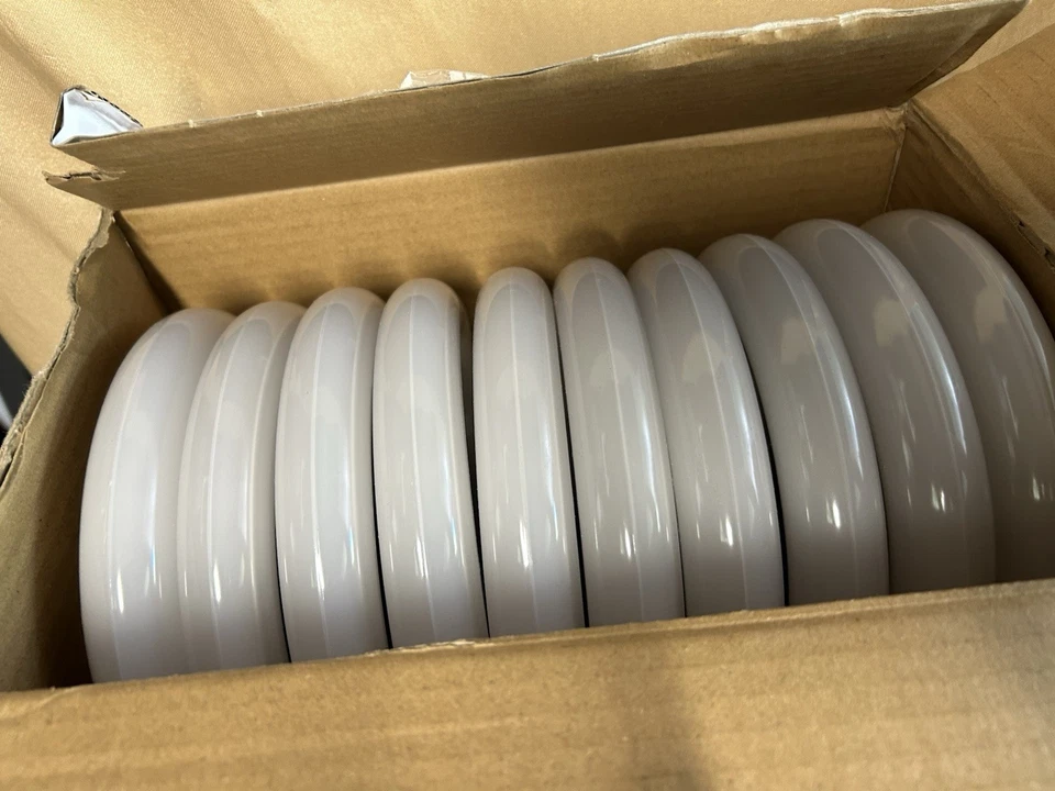 10 Ct case :  PHILIPS U-BENT  ; 13w ; 1800 lumens T8 Plug and Play Bulbs - Image 2 of 4