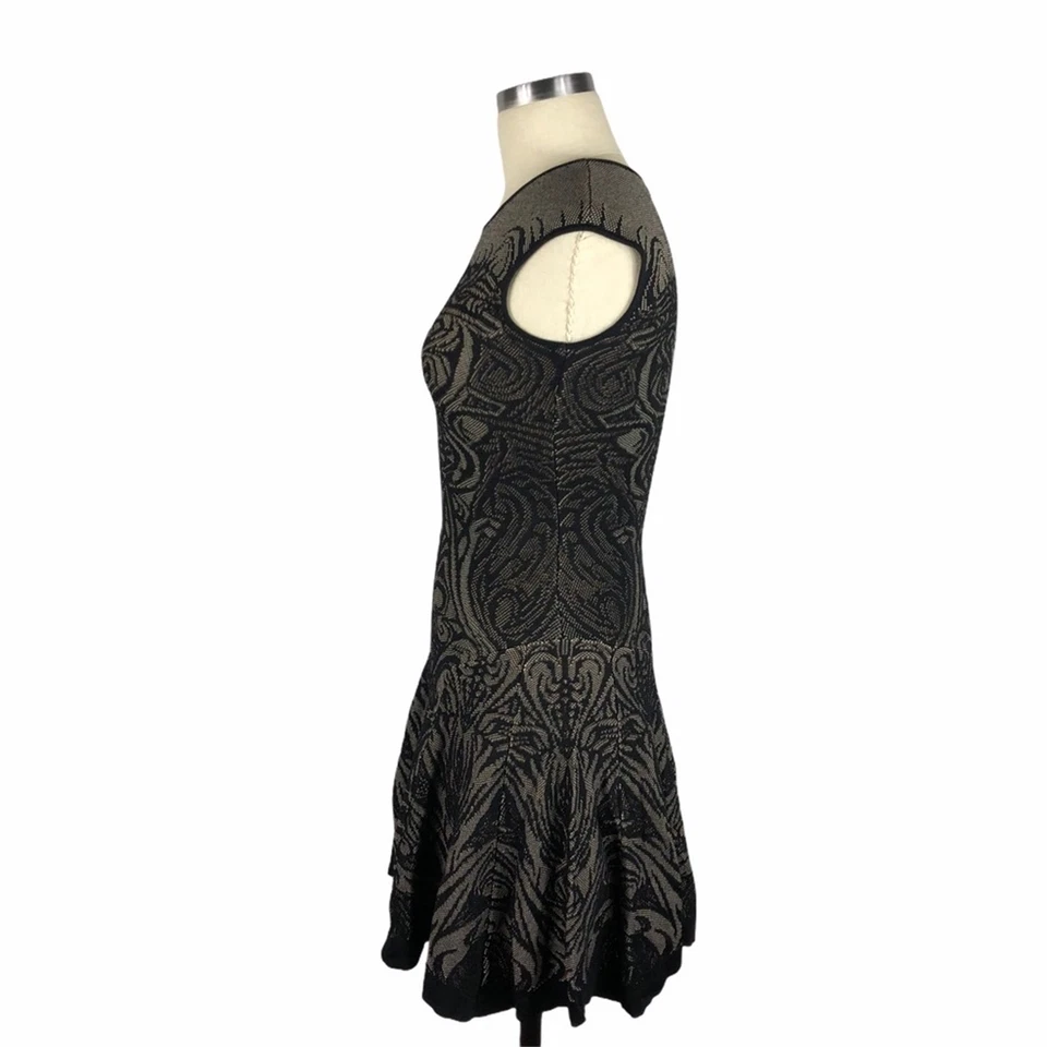 Vestido RVN Negro Tatuaje Encaje Jacquard Acampanado Vestido XS  Foto 3 de 4