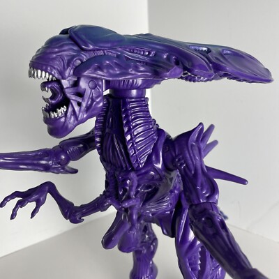 Aliens Purple Queen Alien 12