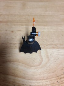 LT0140 Lego BATMAN Minifigure w/Belt 