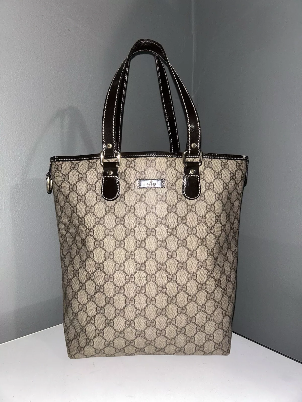 Sac fourre tout Gucci GG Supreme en toile enduite Medium Joy authentique