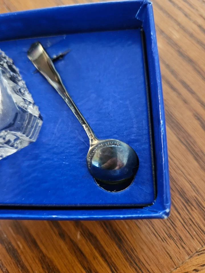 Salero Cambridge vintage con cuchara de sal esterlina Westmoreland "Milburn". Foto 3 de 4