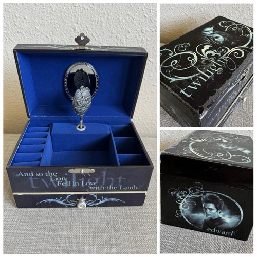 Vtg NECA Twilight Music Box Bella’s Lullaby Edward Vampire Cullen Crest