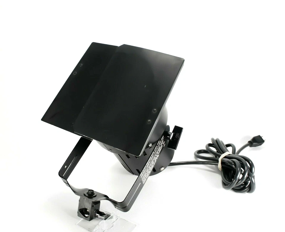 Smith-Victor Q60 600 Watt Quartz Light with 2 Leaf Barndoors (120V AC) - Image 2 of 4