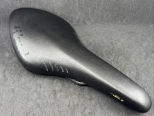 fi:zi'k ARIONE Tri 2 Carbon Braided Rail BLACK Saddle VERY GOOD USED