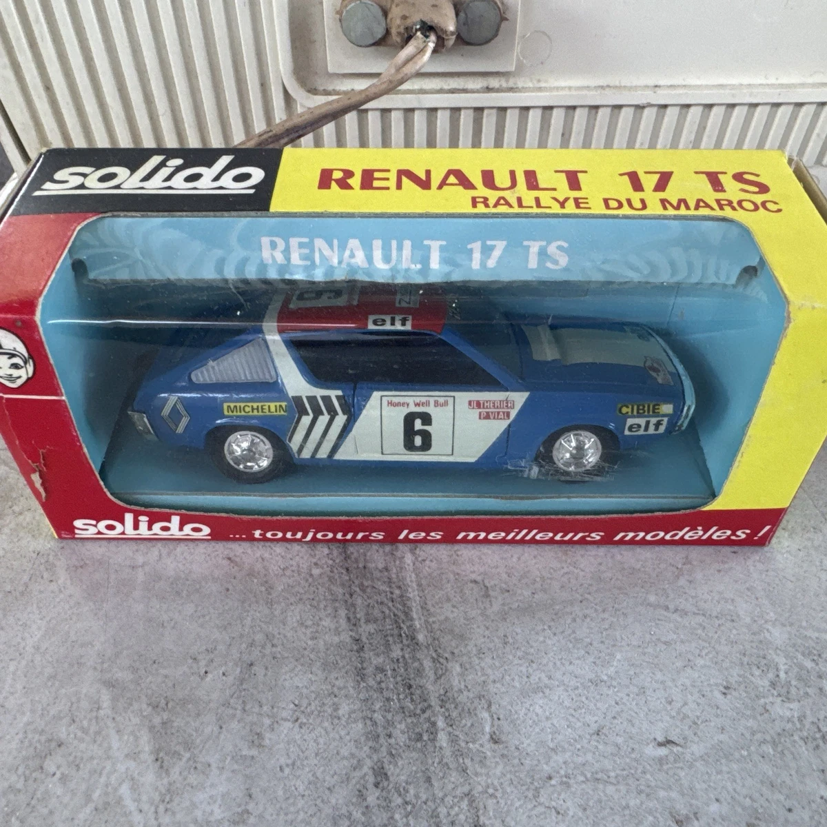 Ancien Solido série 100 France 196 Renault R 17 R17 TS Neuf en