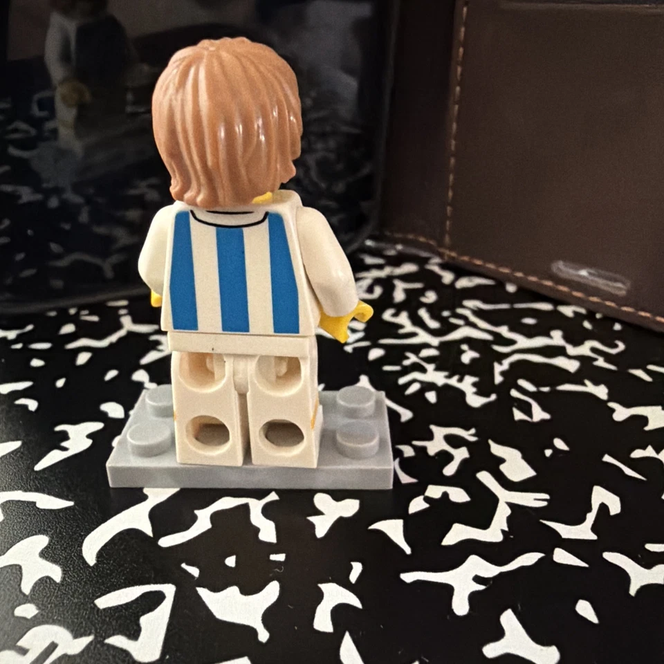 LEGO Serie 4 Minifiguras Coleccionables 8804 - Jugador de Fútbol Foto 2 de 3