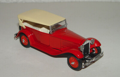 RIO Nr. 41 / 42 Lancia Dilambda 1929 Rot Oldtimer 1:43