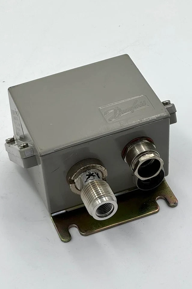 Danfoss EMP2 084G2106 Pressure Transmitter | 0-4 Bar Range | 4-20 mA output - Image 2 of 4