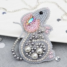 DIY Jewelry Making Beading kit Mouse Brooch Bead Embroidery Pin Needlepoint