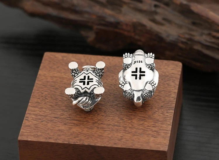 Colgantes de plata esterlina S925 TORTUGA DRAGÓN amuleto oxidado de latón de dos tonos Foto 2 de 4