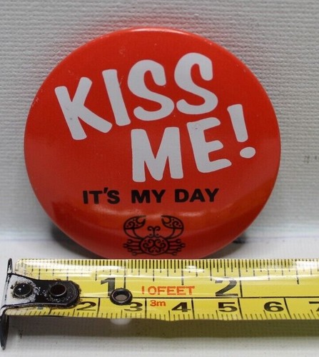 'Kiss Me! It's My Day' VINTAGE 2 Pinback Buttons Red White Crab 2.25" GREAT FUN - Picture 2 of 6