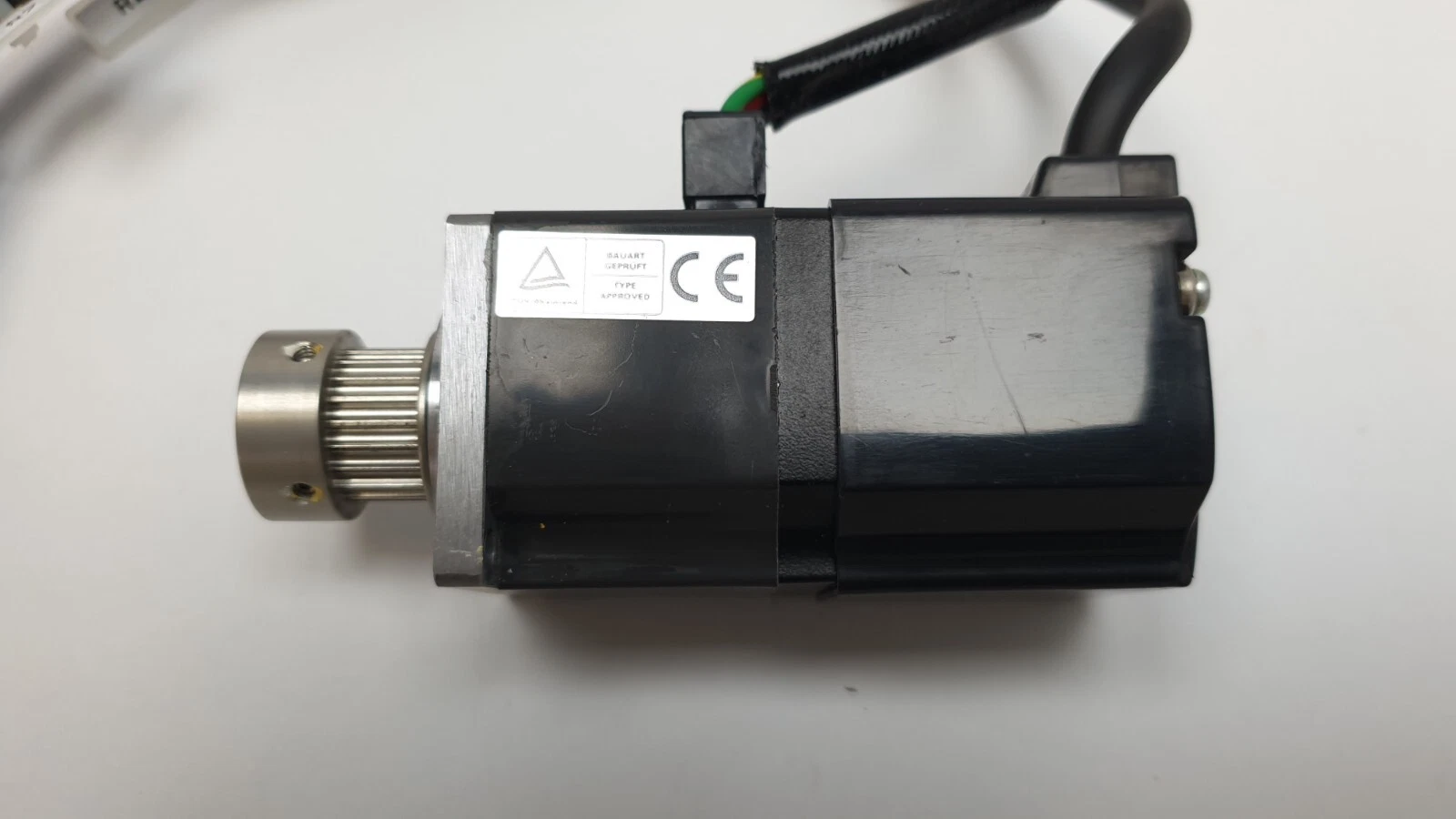 HC-KFS053K servo motor body with CE label and power and encoder cable exits