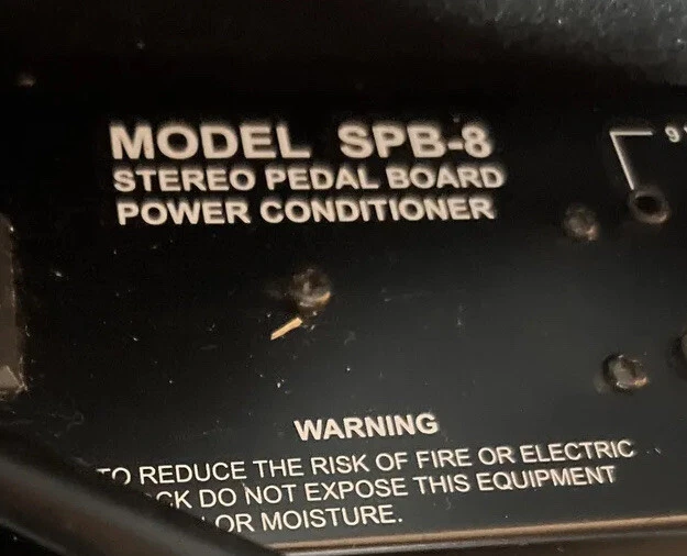 Acondicionador eléctrico de pedalera estéreo Furman SPB-8 con estuche blando acolchado bolsa Foto 2 de 4