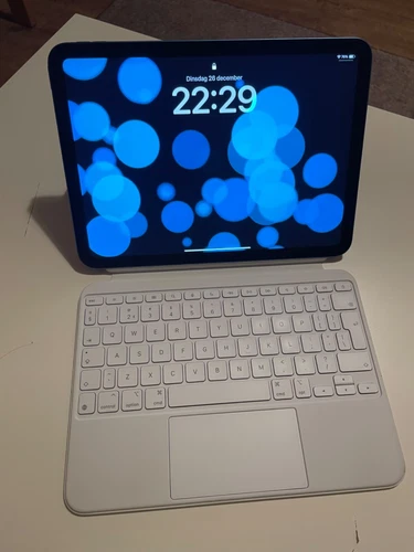 Ipad 10th Generation Blauw Zo goed als nieuw met toetsenbord en apple pen 