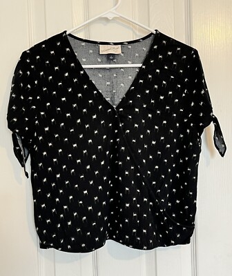 Universal Thread Surplice Faux Wrap Top Short Sleeve Cropped Black White size L