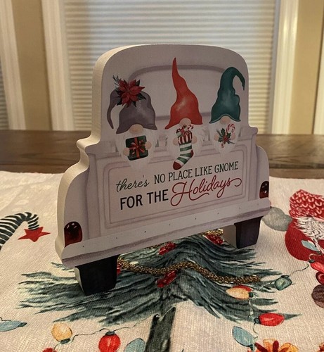 Letrero de madera de Navidad en forma de camión de vacaciones de There's No Place Like Gnome for The Holidays - Imagen 9 de 12