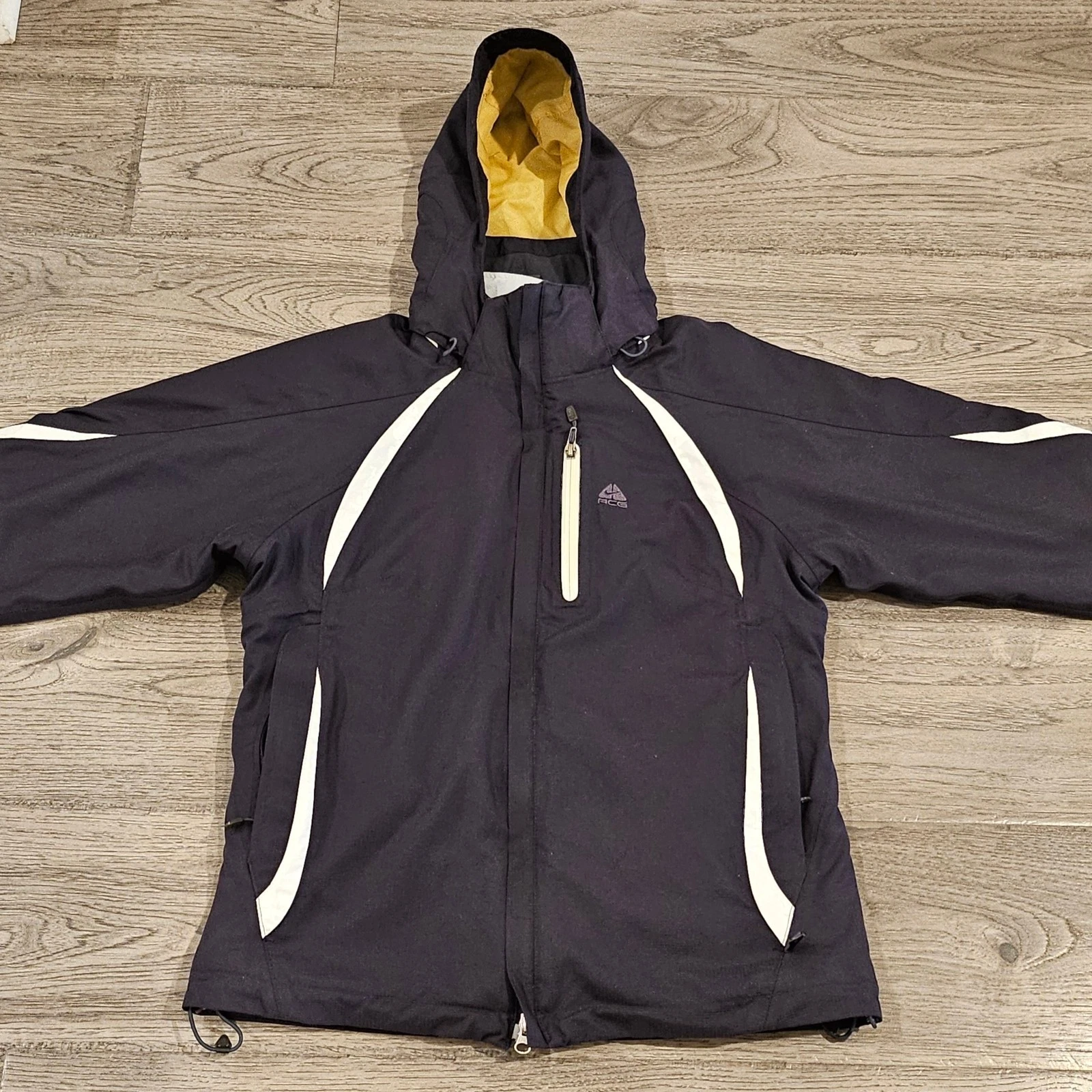 Vintage Nike ACG Storm-Fit Waterproof 3-Layer Ski Jacket - Size Small - Navy
Opens in a new window o