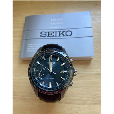 Seiko Astron GPS Solar Quarz Herren Armbanduhr Leder Schwarz World Time Datum