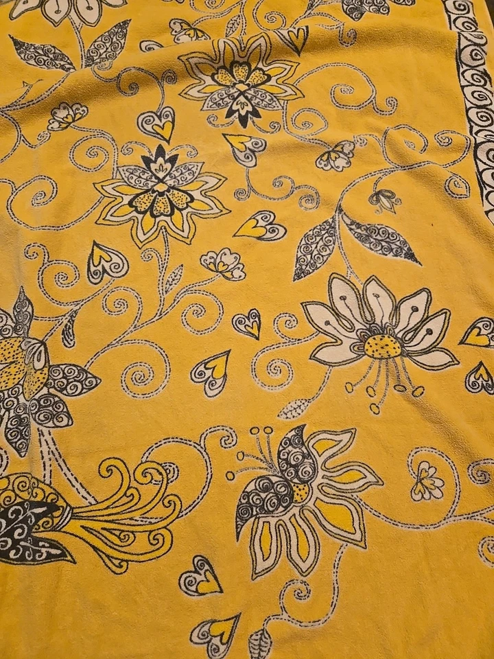 Vera Bradley Designer Floral Beach Towel Yellow Bird 2008 Retired Floral - Image 3 of 4