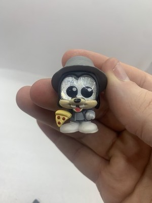 Disney Miniature Doorables Lets Go Figure New York Goofy Holding Pizza LE2