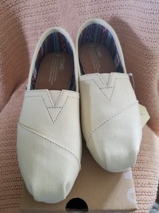 toms classic natural canvas