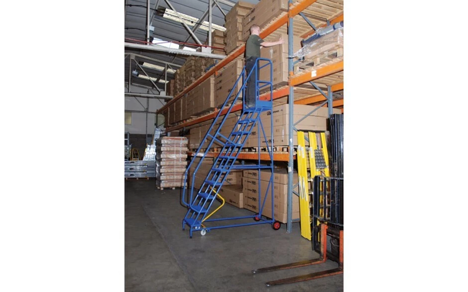 GLOBE Steel Mobile Warehouse Safety Steps 14 Tread 3.5 Metre Platform (IMAGE 2.5m )