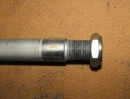 Suzuki 300 HP 4 Stroke Clamp Bracket Shaft PN 41130-93J12 Fits 2012-2019+ - Afbeelding 3 van 3