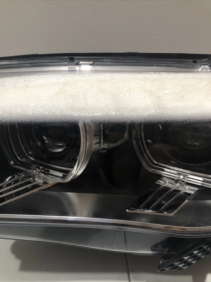 Faro delantero BMW X5 2018 usado lado izquierdo. Lente fundida. Foto 3 de 4