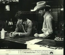 1974 Press Photo Warren Beatty and Earl Hindman in "The Parallax View"
