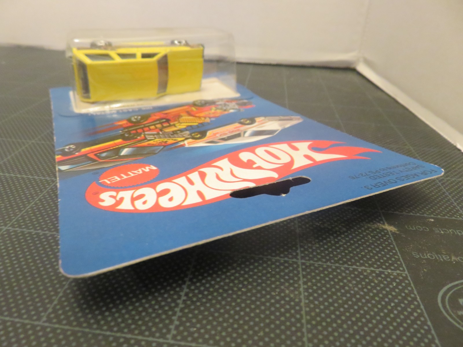 Hot Wheels Aries Wagon 3258 Yellow Chrysler Woody DieCast Hong Kong