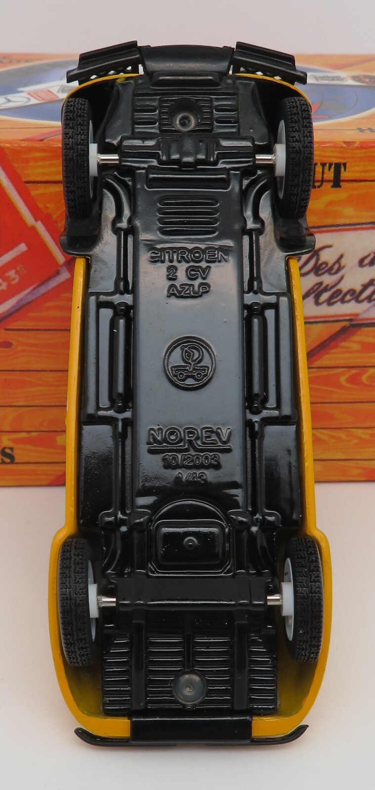 Modèle Réduit CITROËN 2CV AZLP 1961 Jaune - NOREV 1/43 - édition Persepolis Paris - Neuve