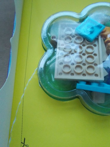 NEW LEGO FRIENDS 2014 ANNUAL & FUN ON THE BEACH ACTIVITY BOOK WITH LEGO MINISET - Foto 9 di 10