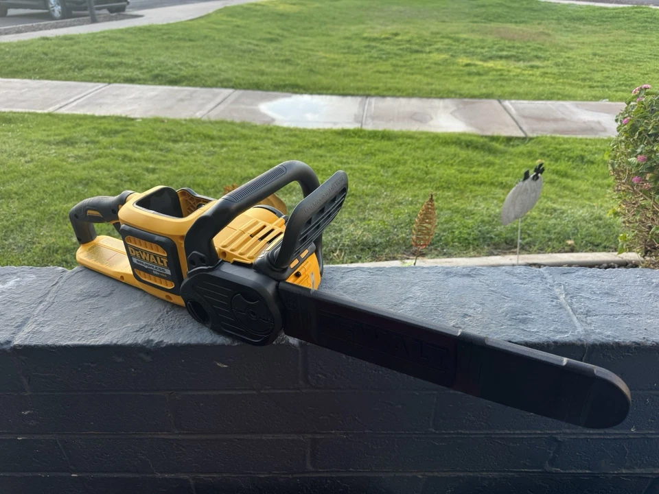 Motosierra inalámbrica de iones de litio DeWALT DCCS670B 60V MAX FLEXVOLT 16" - Herramienta desnuda Foto 4 de 4