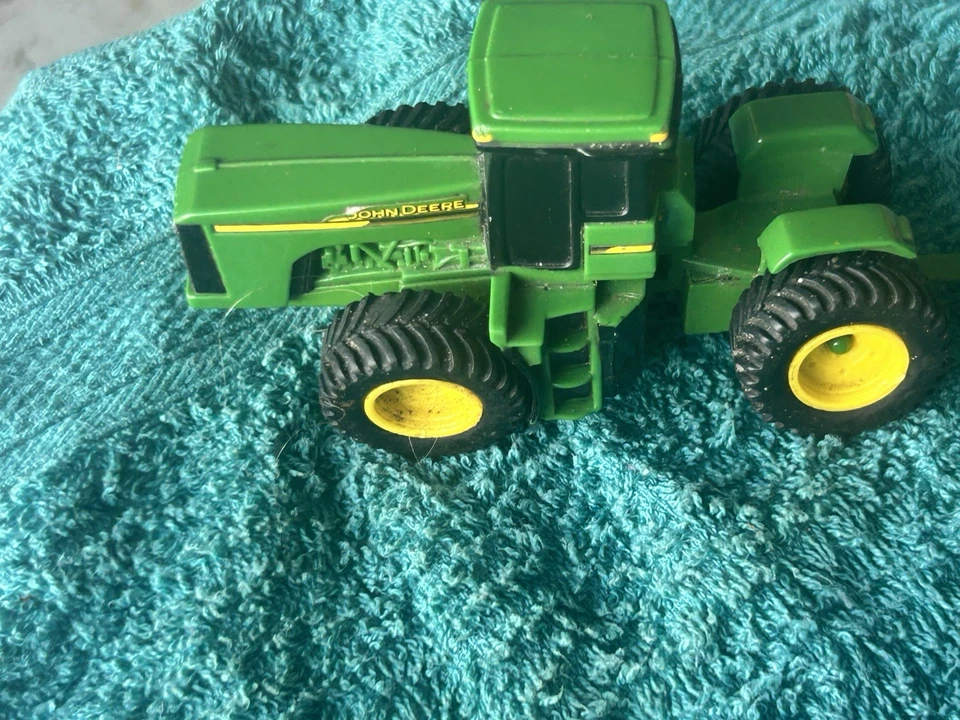 ERTL 约翰迪尔拖拉机 带 Wagon 压铸塑料玩具 农业 — 第 2/4 张图片