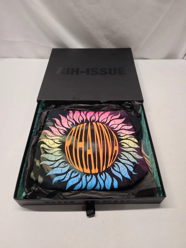 Rihanna A Girl Like Me Rih-Issue Sea Glass Translucent Vinyl 2LP T-Shirt Small Foto 4 de 4