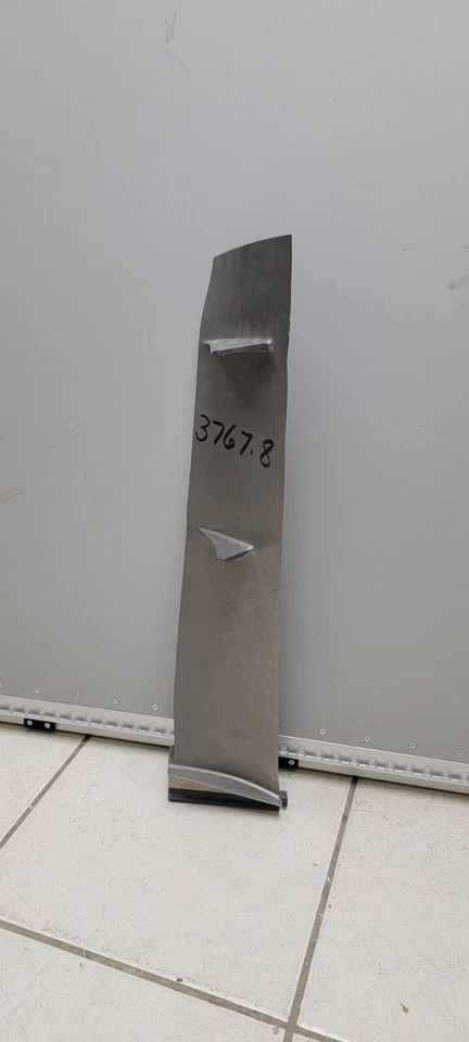 2 Boeing 747 / 767 Airbus A310, JT9D, DC-10 Titanium Jet Engine Fan Blades - Image 3 of 4