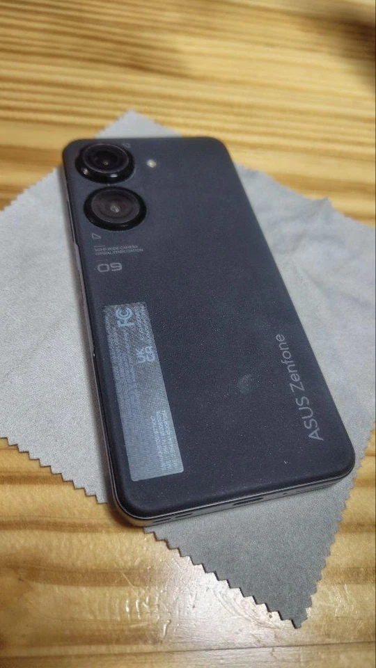 Asus Zenfone 9 128GB Nero Sbloccato 8GB di RAM Sim Gratis Funzionante Ottimo - Immagine 3 di 4