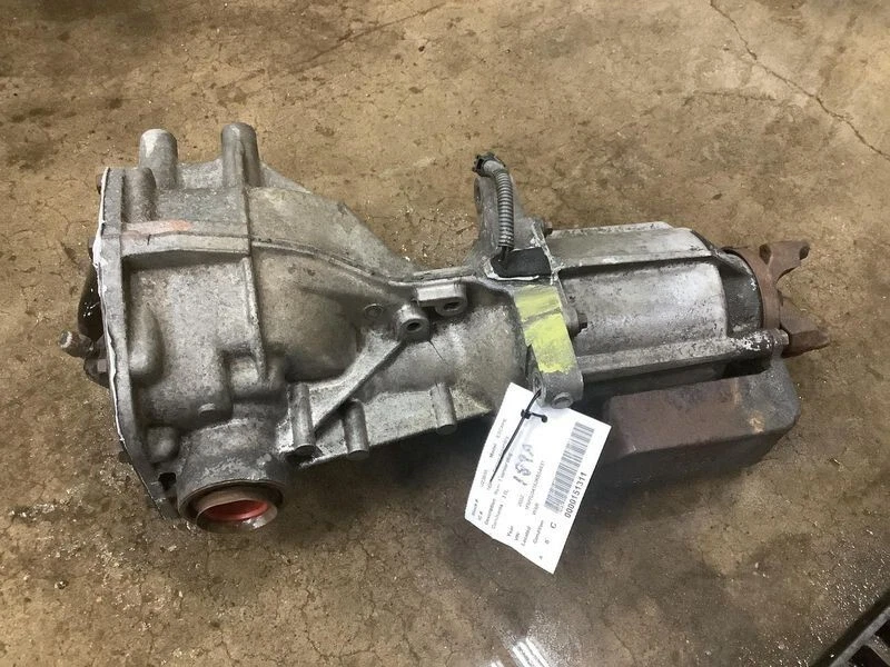 2001-2004 Ford Escape Rear Differential Carrier Assembly OEM - Image 3 of 4