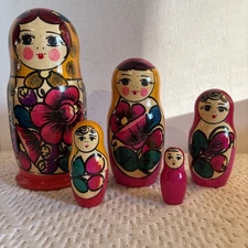 Colorful Vintage 5-Piece Traditional Russian Matryoshka Nesting Doll Marked