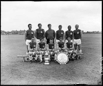 West Ham United team group Ken Brown John Bond Jim Standen Jack Bu- Old Photo 1
