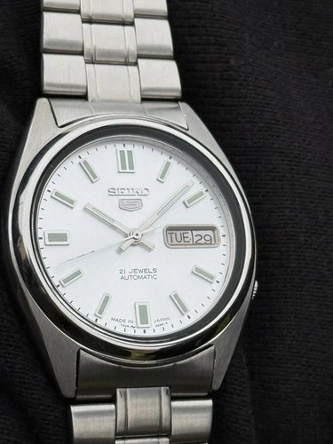 VINTAGE SEIKO 5 AUTOMATIC 7009-3040 BEAUTY SILVER DIAL MENS WRIST WATCH JAPAN.