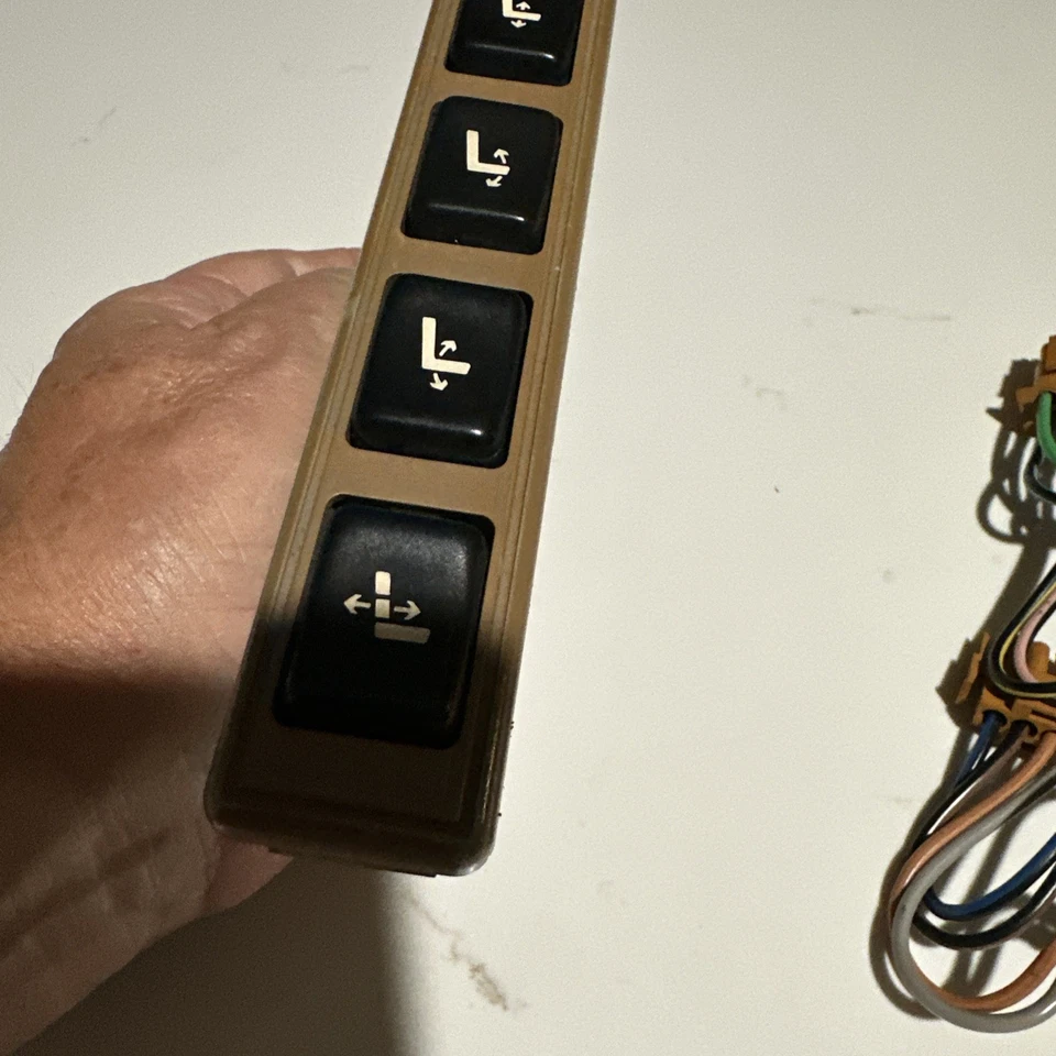 Panel de interruptor de control de asiento eléctrico Cadillac Allante 1987-1995 lado derecho - bronceado Foto 2 de 4