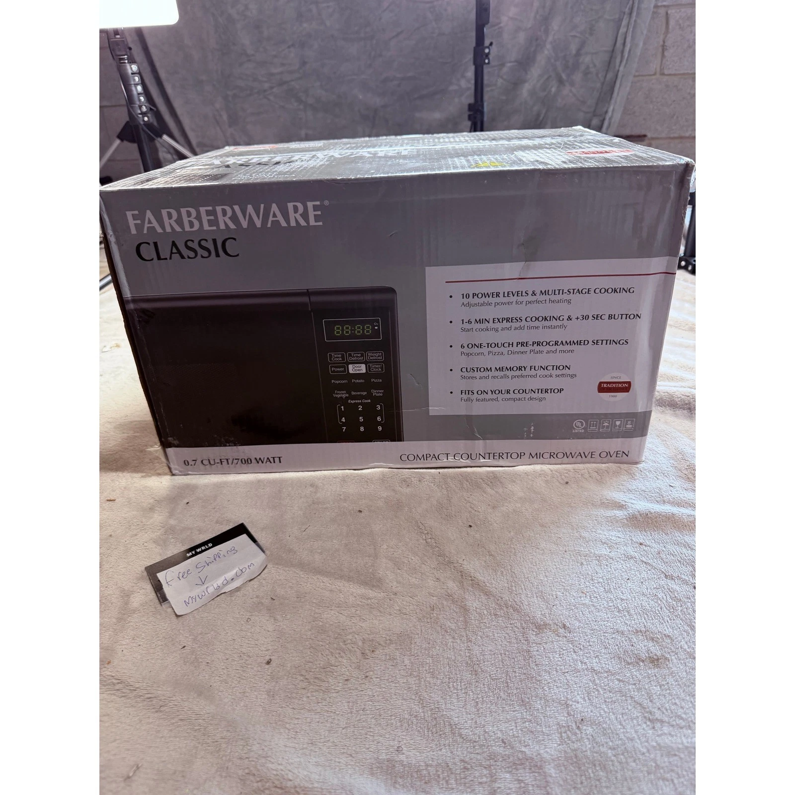 Farberware Classic 0.7 Cu Ft 700 Watt Compact Countertop Microwave OvenBlack NEW