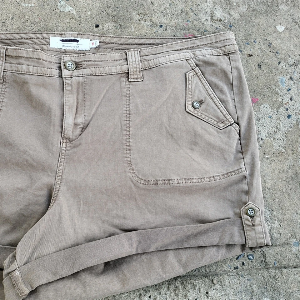 Torrid Shorts Size 26 Tan Khaki Stretch Casual Beach Summer Designer Waist 48 - Image 3 of 4