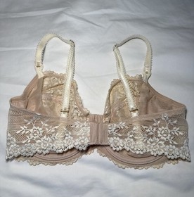Wacoal 34D Bra Embrace Lace 65191 Underwire Back Closure in Beige