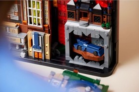 LEGO&reg; 76271 Batman: The Animated Series Gotham City NEW Sealed RETIRED Wall Art