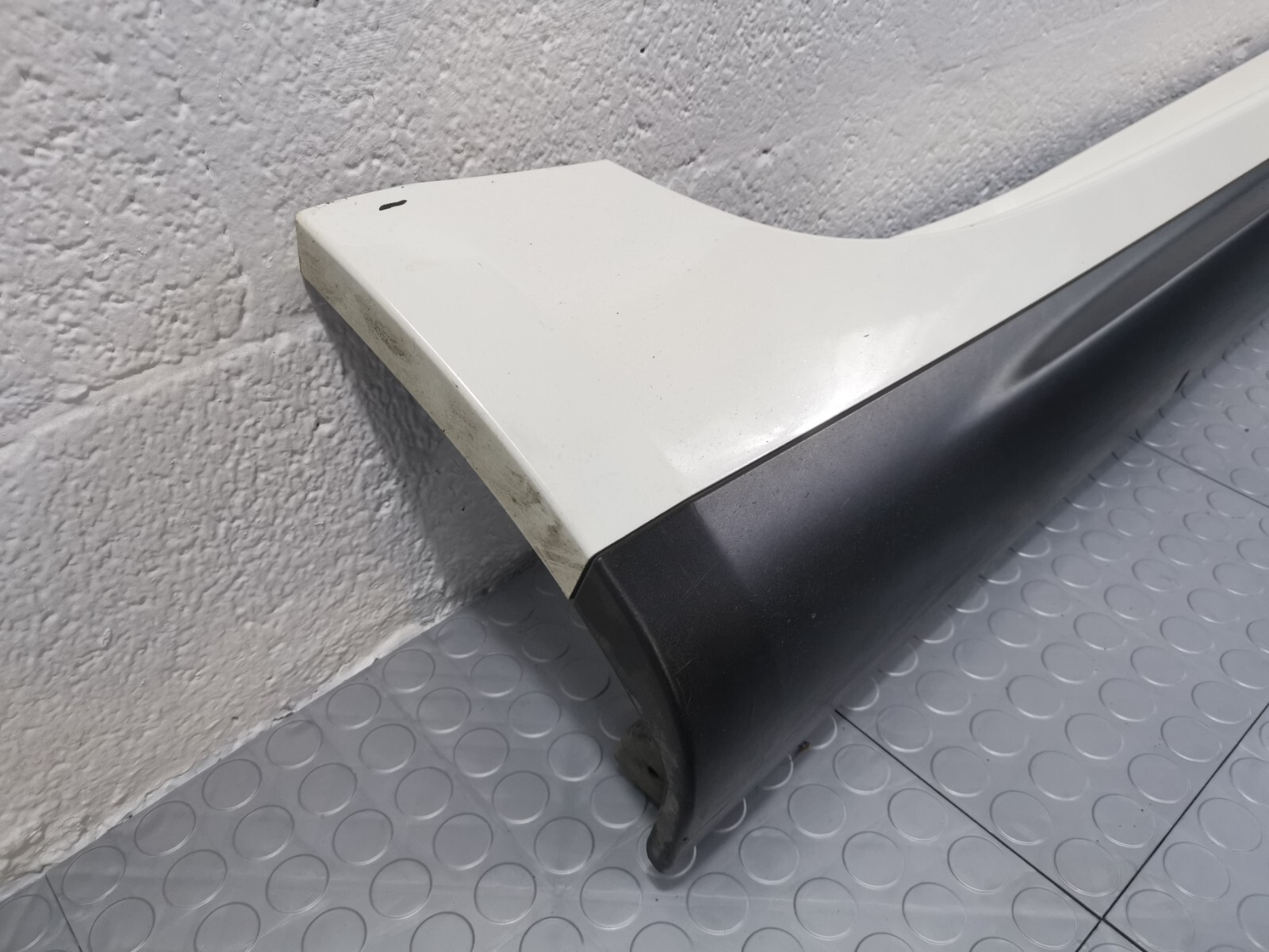 14-19 MASERATI QUATTROPORTE S Q4 RIGHT PASSENGER SIDE SKIRT WHITE MOLDING