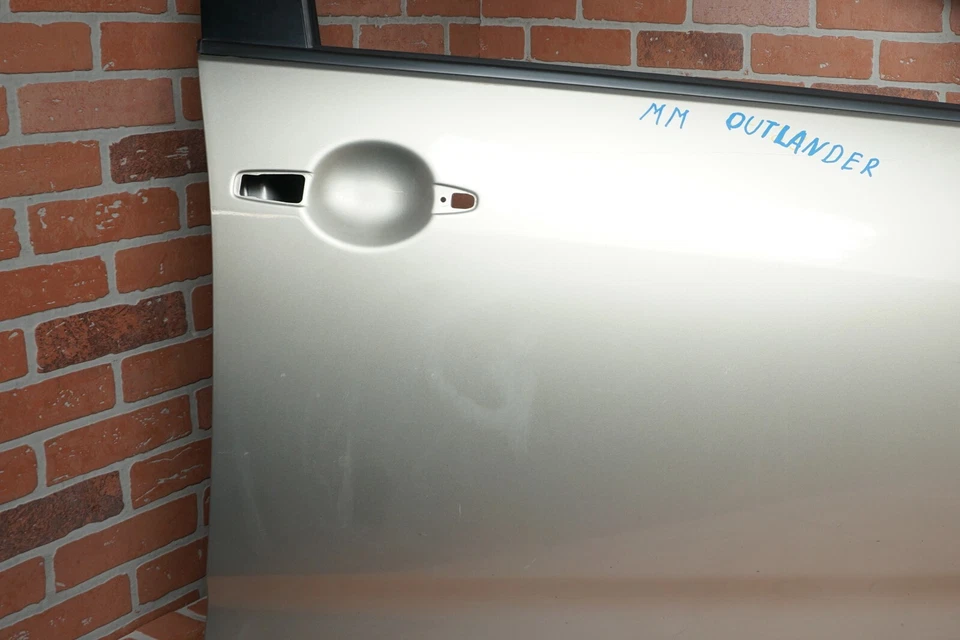 SUV MITSUBISHI OUTLANDER 2007-2013 carcasa de puerta del lado del pasajero delantero derecho OEM Foto 3 de 4